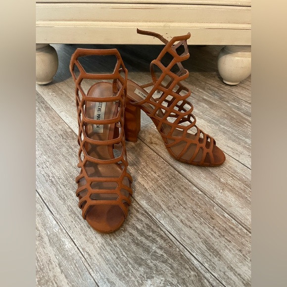 Shoes - Picture 1 of 3